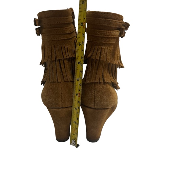 Womens Aerosoles Plumming Bird Fringe Wedge Ankle
Boots - Dark Tan Suede size6.5 - Picture 10 of 15